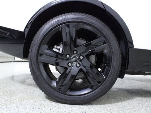 Used 2025 Land Rover Discovery Dynamic SE image 8