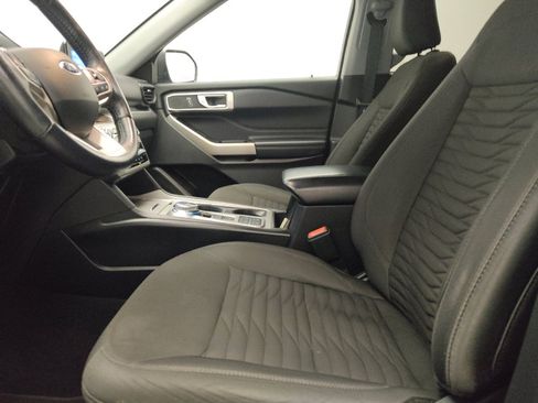 Used 2021 Ford Explorer XLT RWD image 17
