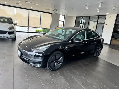 Used 2018 Tesla Model 3 Long Range RWD image 2
