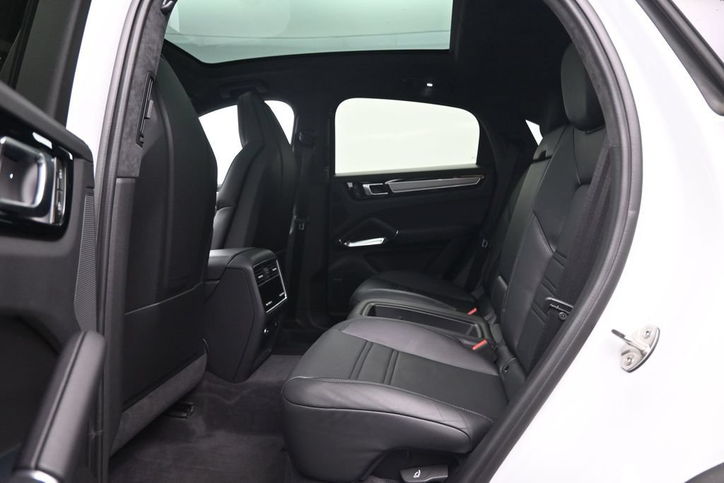 Used 2023 Porsche Cayenne Turbo AWD/4WD image 26
