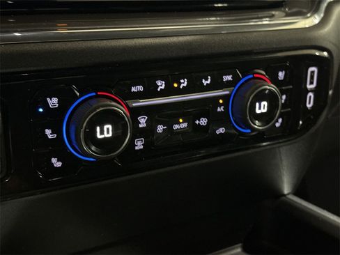 Used 2024 Chevrolet Silverado 3500 High Country image 16