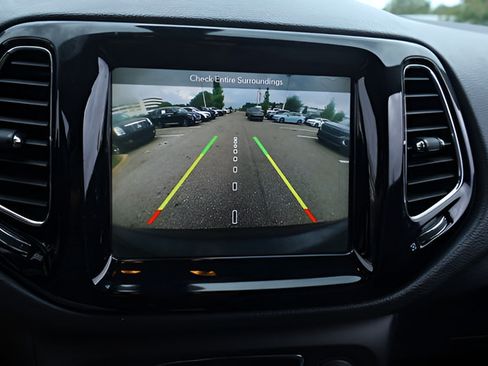 Used 2018 Jeep Compass Latitude w/ Popular Equipment Group FWD image 25