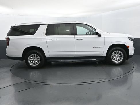 Used 2024 Chevrolet Suburban LT image 6