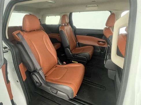 Used 2024 Kia Carnival SX image 50