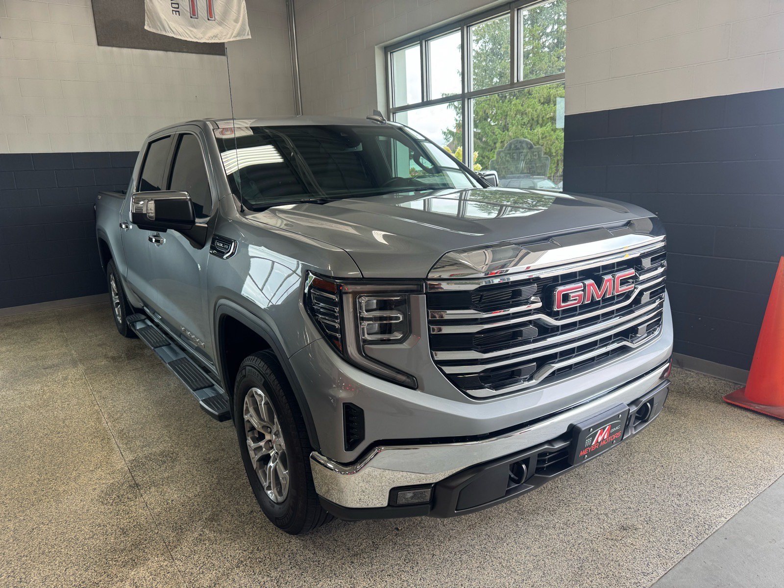 Used 2025 GMC Sierra 1500 SLT w/ SLT Convenience Package AWD/4WD image 3
