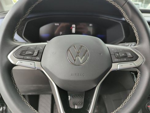 Used 2022 Volkswagen Taos SE w/ Panoramic Sunroof Package image 41