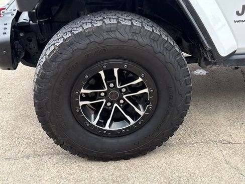 Used 2024 Jeep Wrangler Unlimited Rubicon AWD/4WD image 13