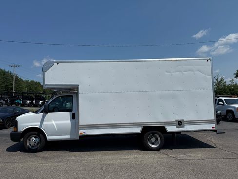 Used 2015 Chevrolet Express 3500 Extended RWD image 6