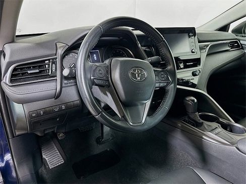 Used 2022 Toyota Camry SE image 9