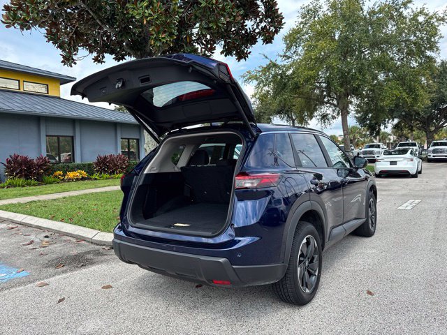Used 2025 Nissan Rogue SV AWD/4WD image 17