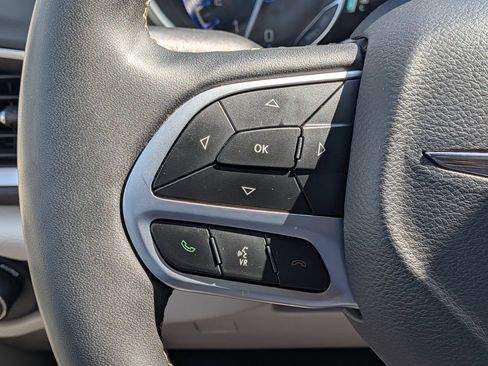 Used 2024 Chrysler Pacifica Touring-L FWD image 18