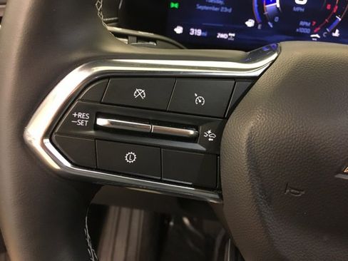 Used 2025 Chevrolet Traverse LT image 29