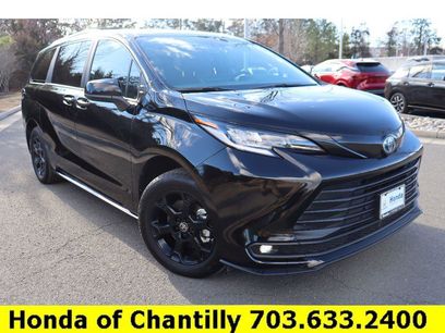 Used 2025 Toyota Sienna XLE Woodland Edition