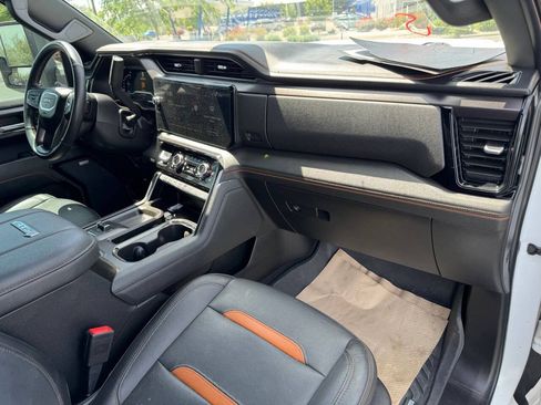 Used 2024 GMC Sierra 2500 AT4 w/ AT4 Premium Plus Package AWD/4WD image 19