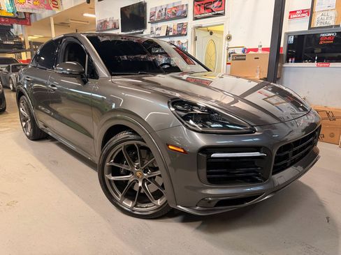 Used 2022 Porsche Cayenne GTS AWD/4WD image 1