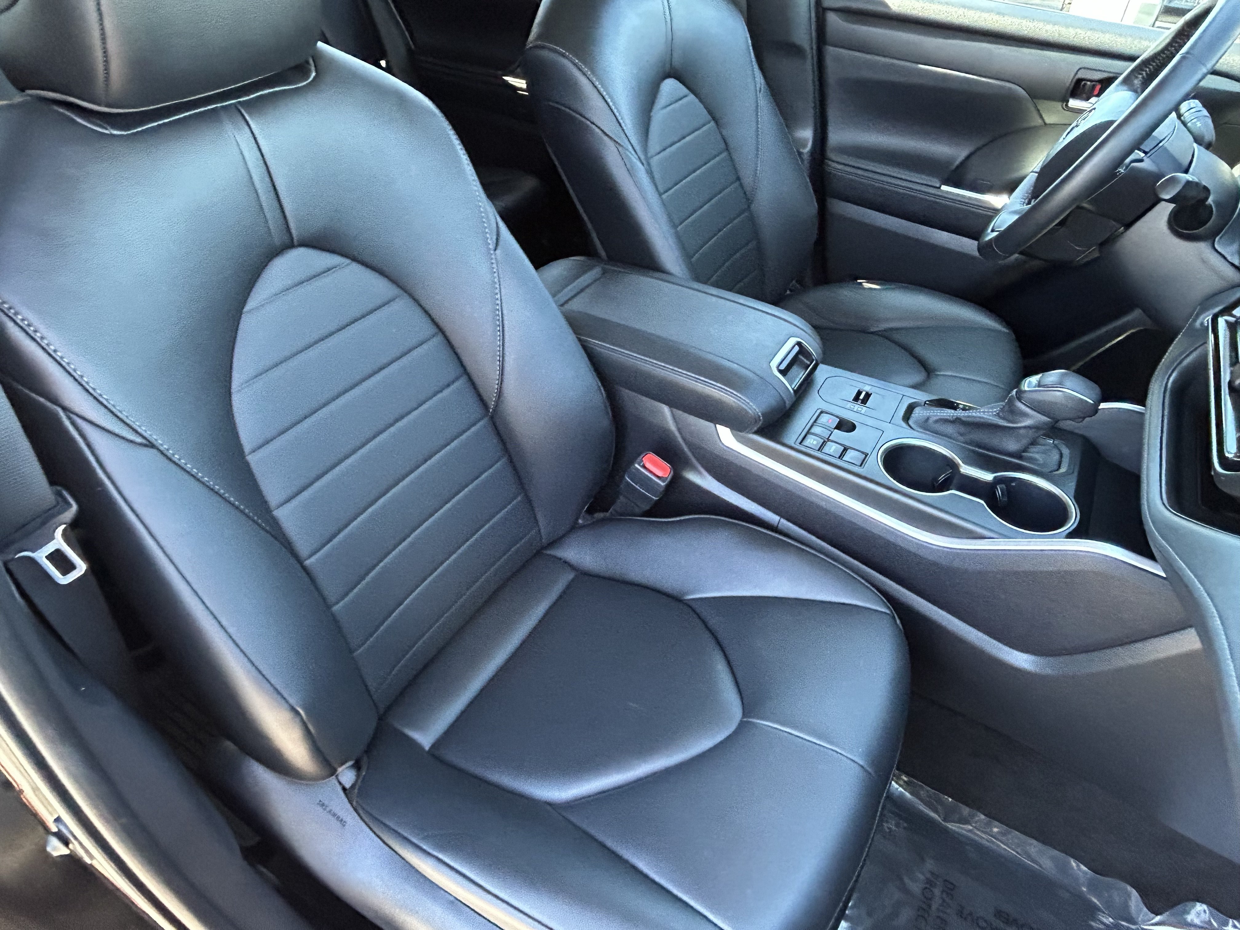 Used 2023 Toyota Highlander XLE FWD image 11