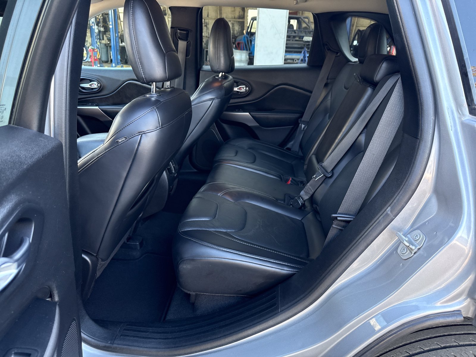 Used 2020 Jeep Cherokee Limited FWD image 25