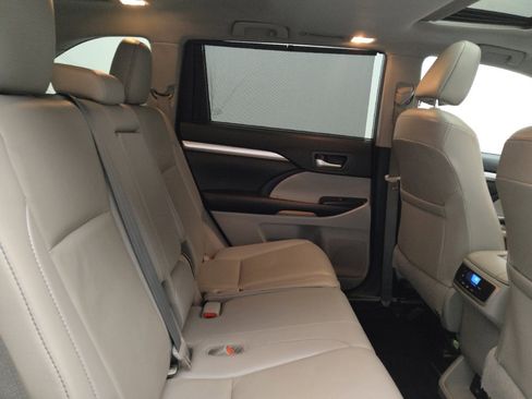 Used 2019 Toyota Highlander XLE w/ Protection Package #3 image 19