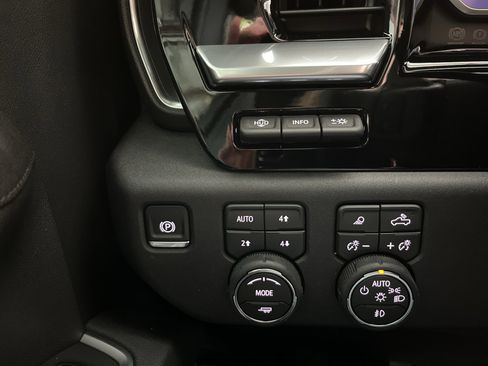 New 2026 Chevrolet Silverado 1500 High Country w/ Technology Package AWD/4WD image 32