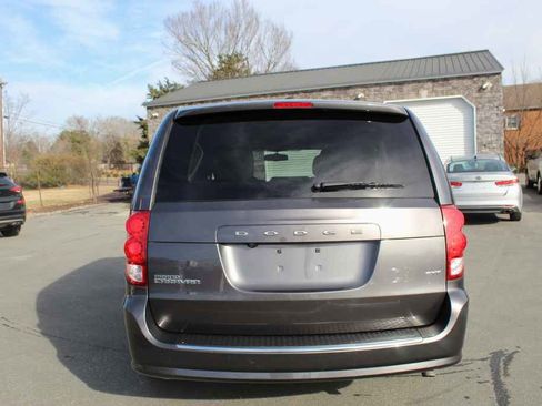 Used 2017 Dodge Grand Caravan SXT image 6