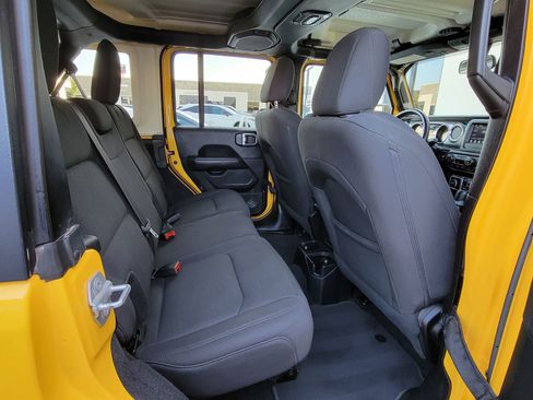 Used 2019 Jeep Wrangler Unlimited Sahara image 36