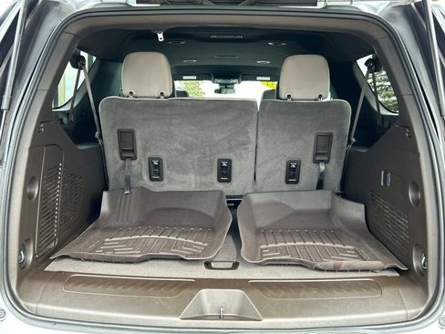 Used 2024 Chevrolet Suburban LS image 5