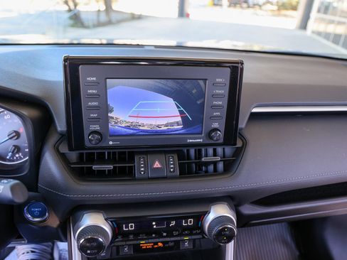 Used 2022 Toyota RAV4 XLE Premium image 20