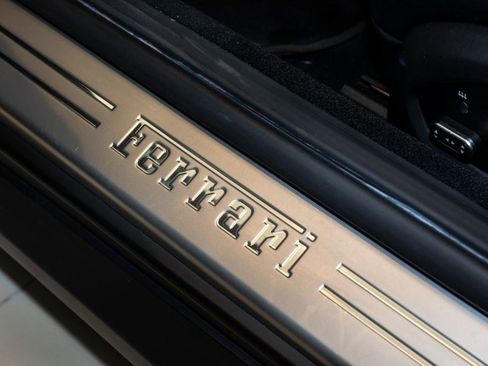 Used 2018 Ferrari GTC4Lusso AWD/4WD image 37