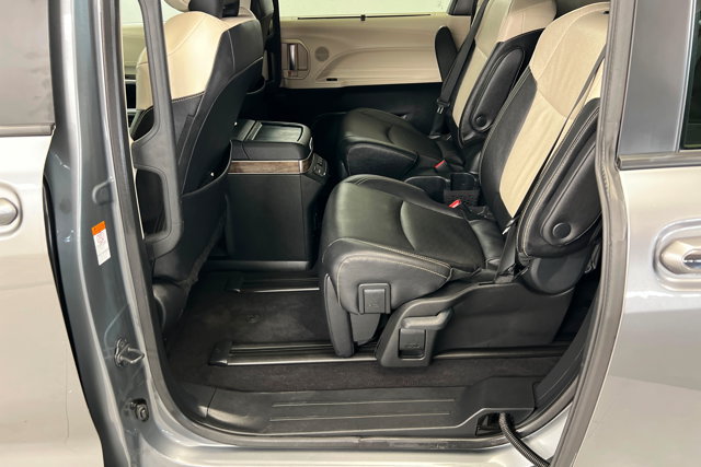 Used 2026 Toyota Sienna Platinum AWD/4WD image 20