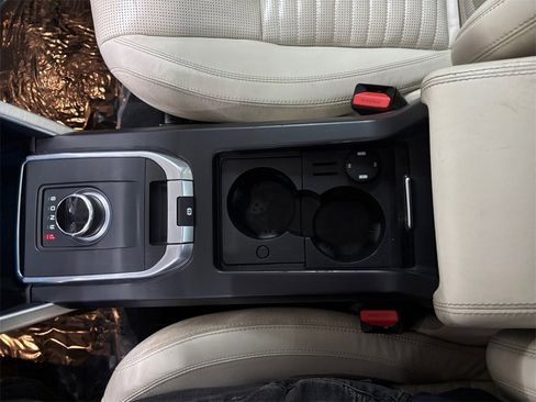 Used 2017 Land Rover Discovery Sport HSE Luxury image 21