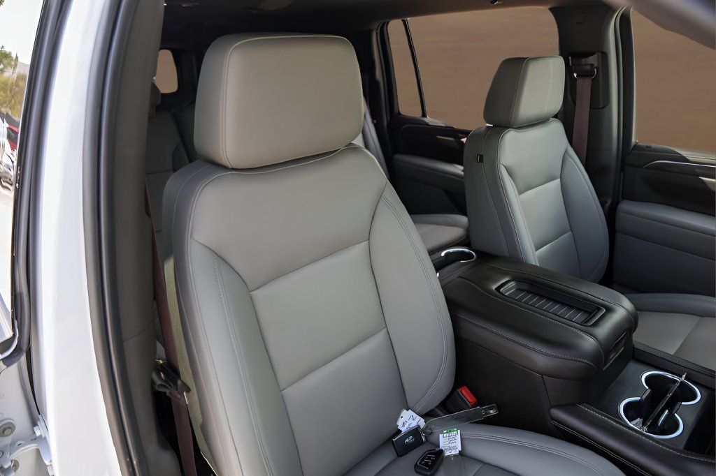 Used 2022 Chevrolet Suburban Z71 w/ Luxury Package AWD/4WD image 33