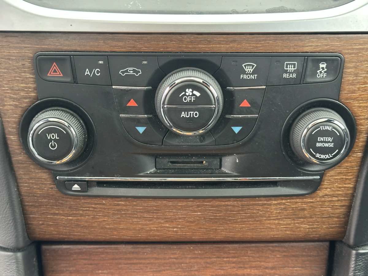 Used 2014 Chrysler 300 C w/ Harman/Kardon Audio Group RWD image 20
