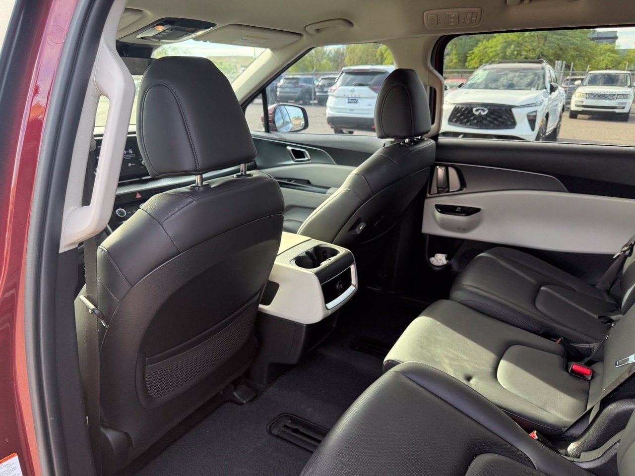 Used 2022 Kia Carnival LX FWD image 12
