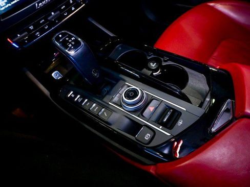 Used 2020 Maserati Levante image 32