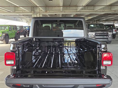 New 2025 Jeep Gladiator Sport image 15