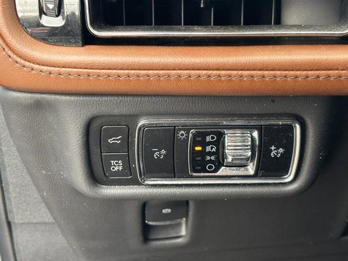 Certified 2023 Lincoln Nautilus Reserve w/ Equipment Group 201A image 17