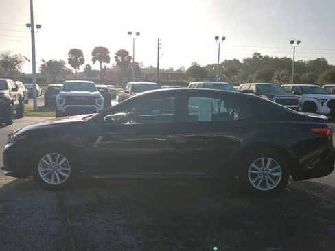 Used 2025 Toyota Camry LE image 7