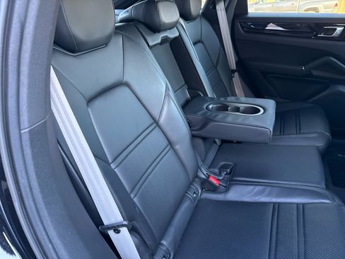 Used 2020 Porsche Cayenne image 43