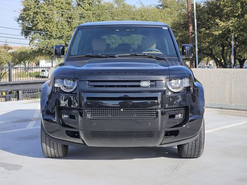 Used 2025 Land Rover Defender 90 X-Dynamic SE image 6