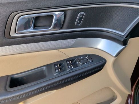 Used 2016 Ford Explorer XLT w/ Equipment Group 202A image 9