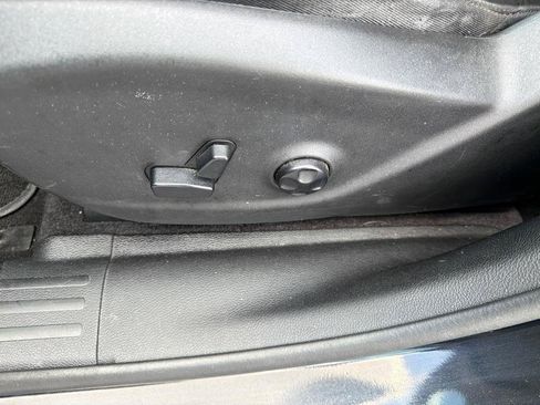 Used 2019 Jeep Cherokee Latitude Plus FWD image 23