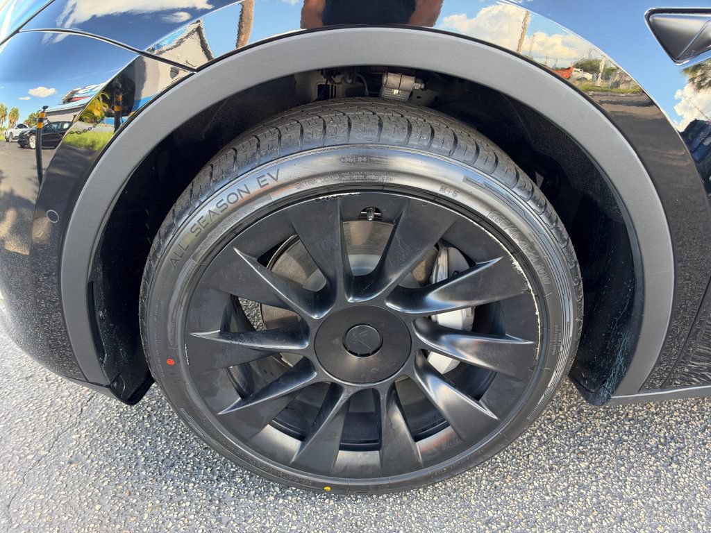 Used 2022 Tesla Model Y Long Range AWD/4WD image 38