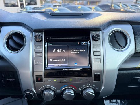 Used 2017 Toyota Tundra SR5 w/ SR5 Upgrade Package AWD/4WD image 18