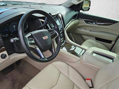 Used 2020 Cadillac Escalade ESV Luxury AWD/4WD image 10