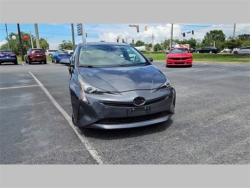 Used 2017 Toyota Prius Three w/ Advanced Technology Package image 17