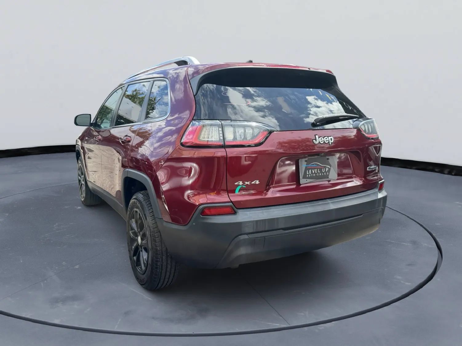 Used 2019 Jeep Cherokee Latitude w/ Popular Appearance Group AWD/4WD image 4