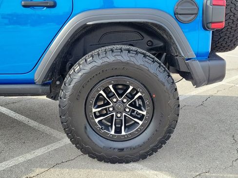 Used 2024 Jeep Wrangler Unlimited Rubicon w/ XTREMEE 35" Tire Package image 7