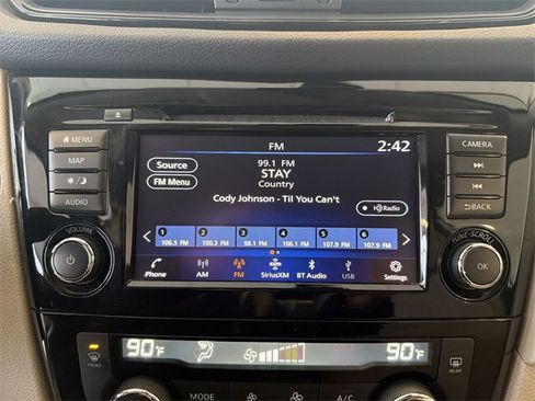 Used 2020 Nissan Rogue SV w/ Premium Package image 23