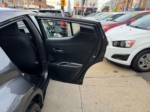 Used 2018 Toyota C-HR XLE image 17