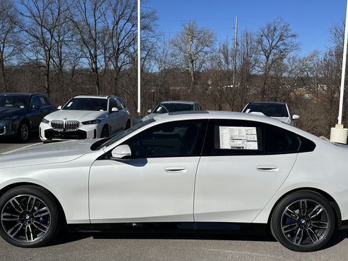 New 2026 BMW 530i xDrive w/ M Sport Package AWD/4WD image 7